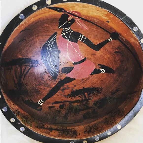 Handcrafted African wood art bowl - Picture 2 of 9